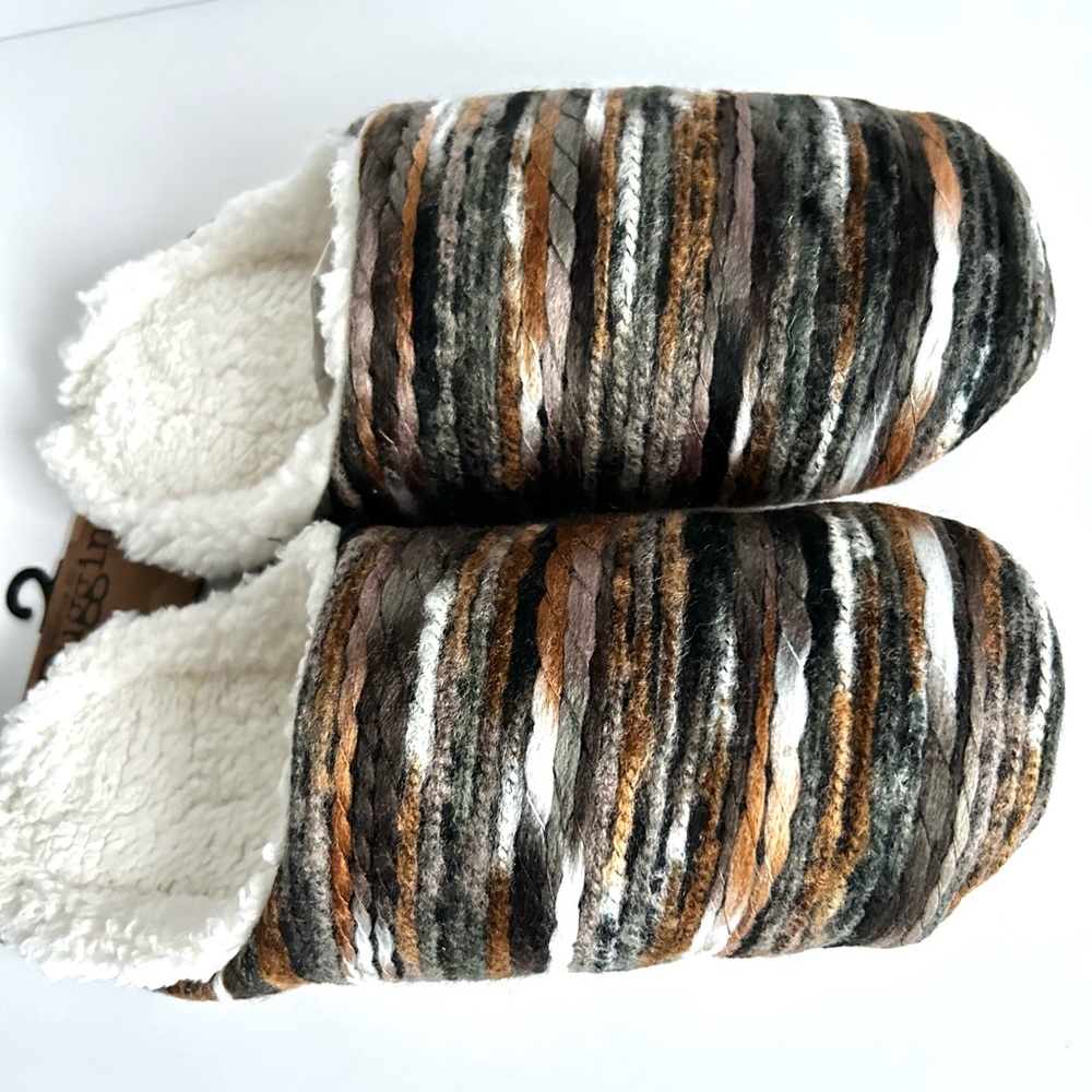 🌸Hand Woven Comfy & Cozy Sherpa Lined Slippers. Brown/Black/Multi. XL 8–… - Picture 3 of 5